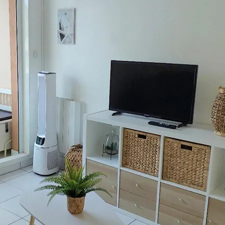 Apartment With Balcony At 7 Min From The