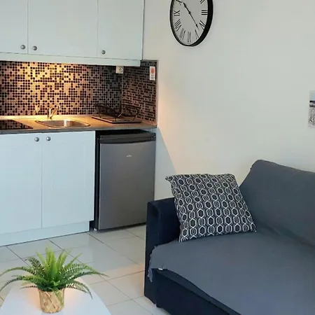 Apartment With Balcony At 7 Min From The Bormes-les-Mimosas